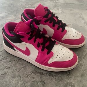 2023
Nike Air Jordan 1 Low GS 'Fierce Pink' Size 4Y
